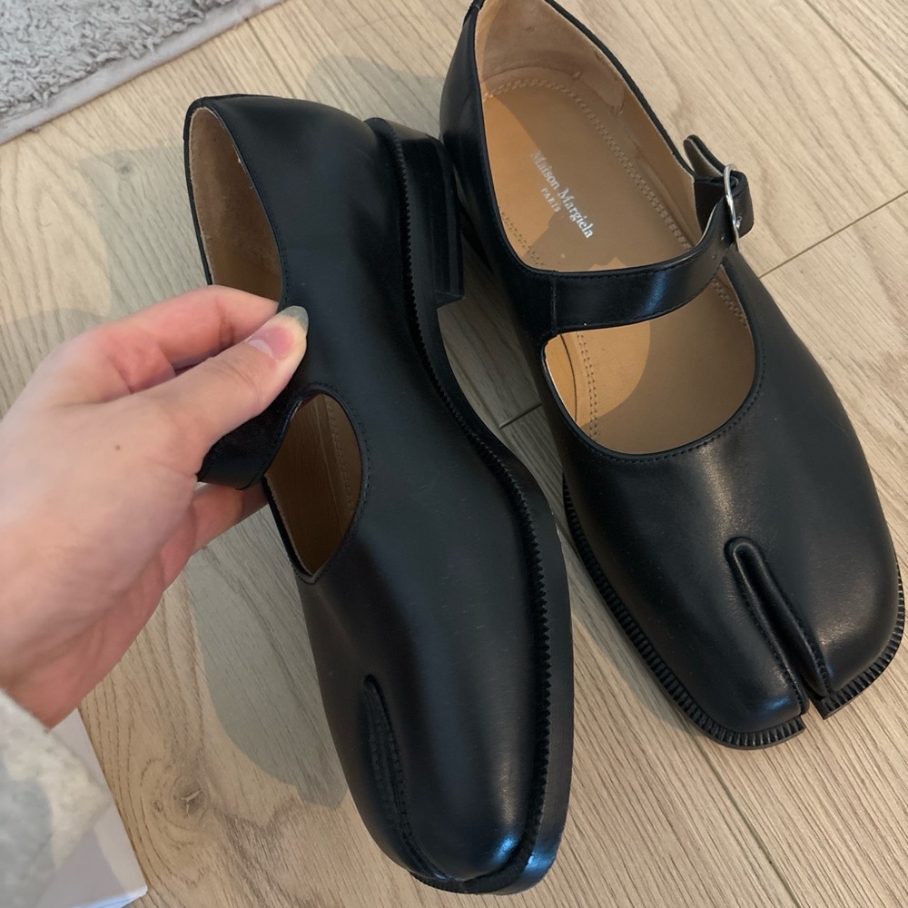Selling authentic Maison margiela TABI flats size 7.5